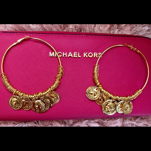 🔥Gold COIN HOOP Earrings🔥NWT🏷 - Picture 6 of 8